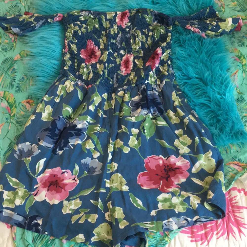 🦄5 for $25 new blue floral romper